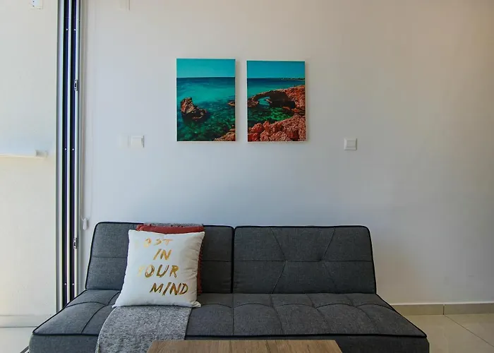 Phaedrus Living - Seaside Luxury Flat Harbour 109 *