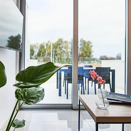 Phaedrus Living - Seaside Luxury Flat Harbour 109 דירה *